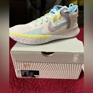 Brand new Kyrie Irving flytrap V